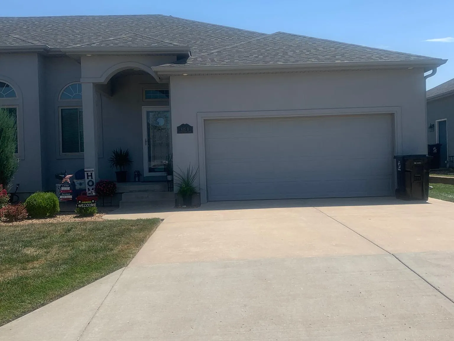 3 bed, $1,895 — Photo 1