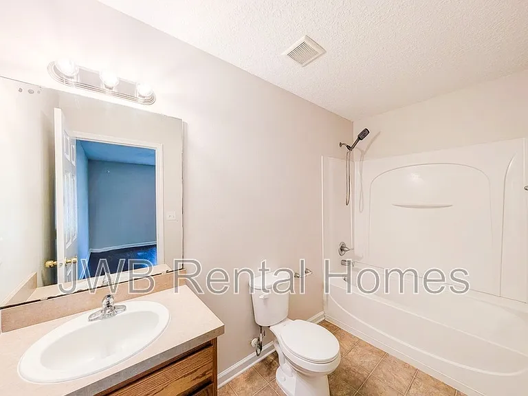 4372 Melissa Ct W — Photo 10