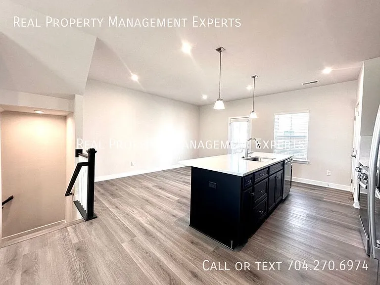 1410 Newell Towns Ln — Photo 6