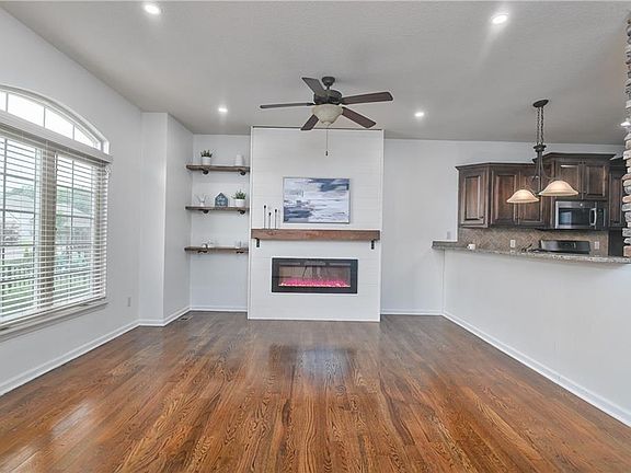 3rd image of 5621 NW Overland Dr