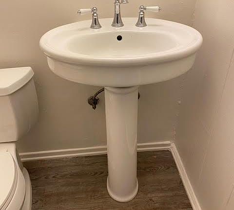 Pedestal sink
