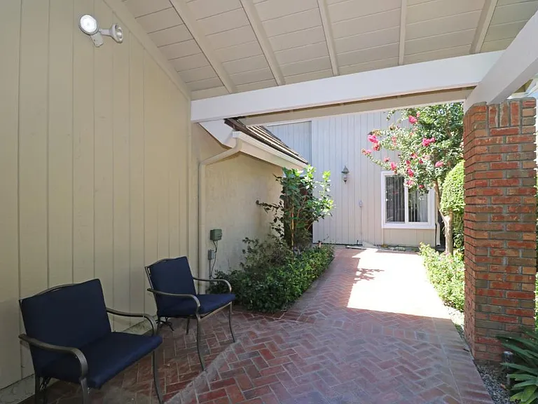 17 Plymouth — Photo 2