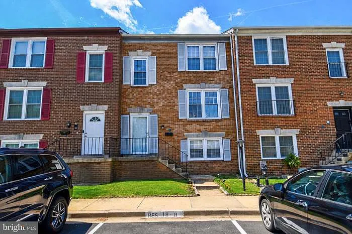 35 County Ct — Photo 2