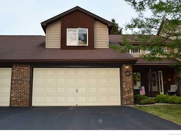 70 Westwood Rd, Lancaster, NY 14086