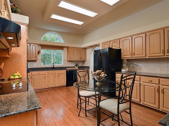 3rd image of 17519 E Mount Spokane Park Dr