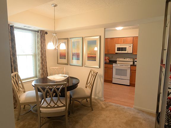 Dining at Chaddwell Apartments