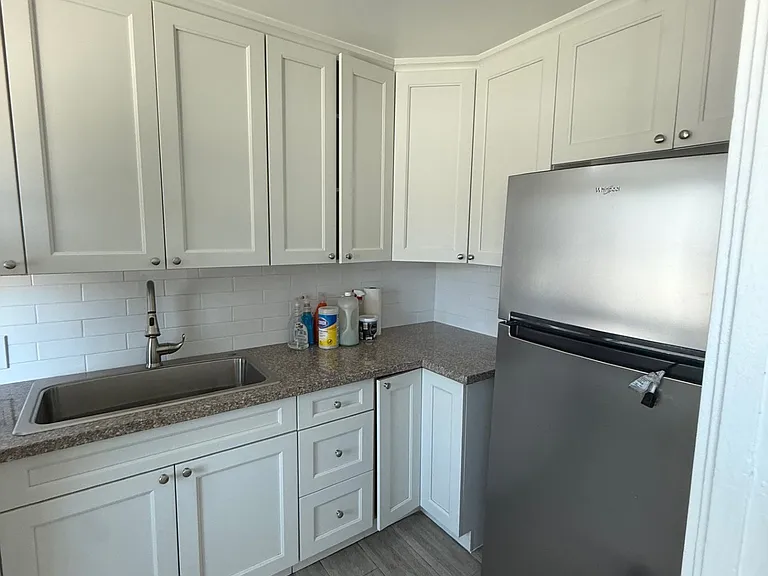 Brookshire Apts — Photo 8