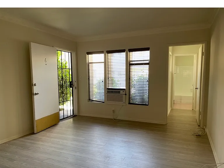 12062 Moorpark St #6 — Photo 1