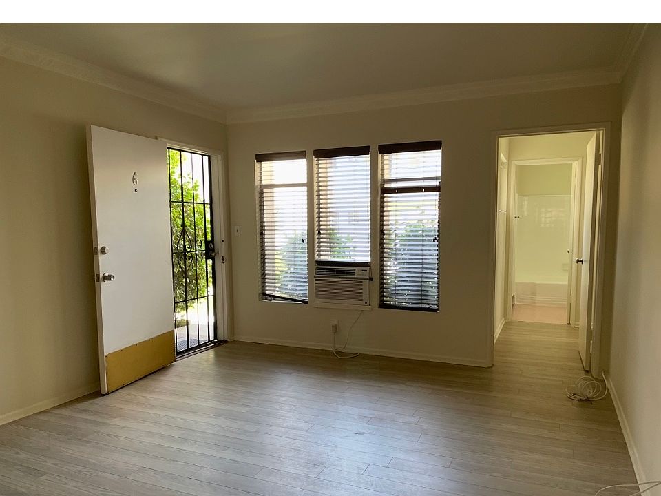 1st image of 12062 Moorpark St #6