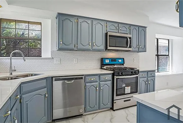 4 bed, 1850 sqft, $3,200 — Photo 2
