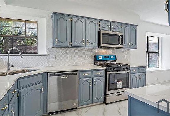 2nd image of 1629 Glencairn Ln