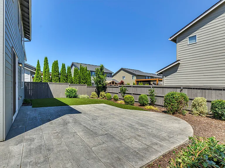 2073 Silverstone Dr — Photo 24