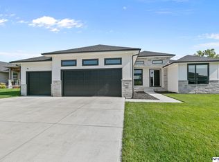 19034 Hackberry Dr, Gretna, NE 68028