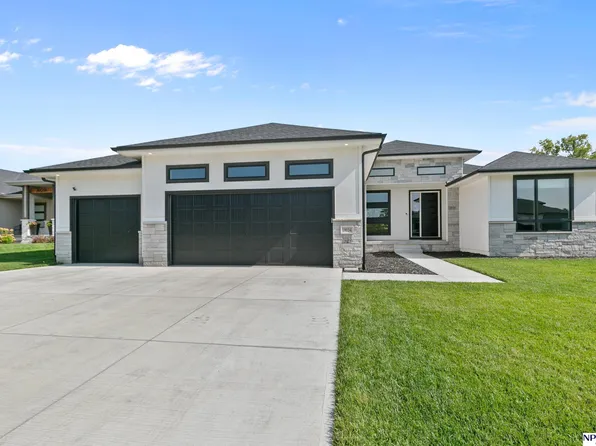 19034 Hackberry Dr, Gretna, NE 68028