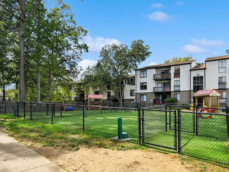 Vistas of Annandale — Photo 24