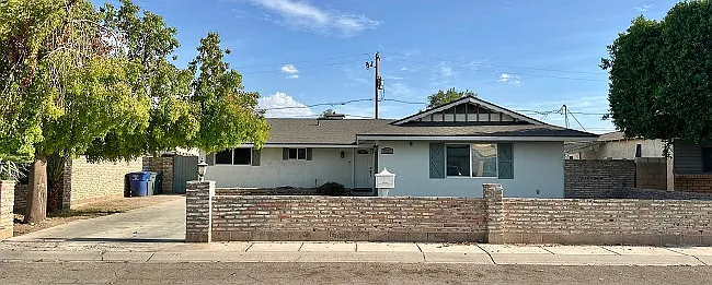3 bed, 1300 sqft, $1,850 — Photo 1