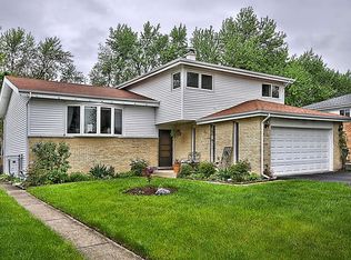 1906 E Wood Ln, Mount Prospect, IL 60056