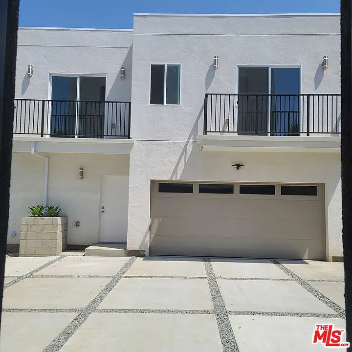 4 bed, 4.5 bath, 2200 sqft, $5,350 — Photo 4