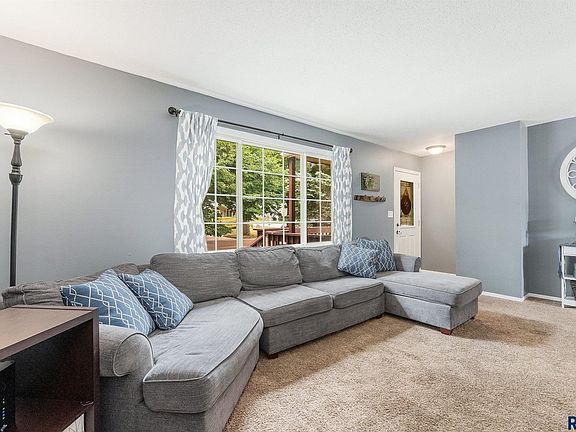 3rd image of 1729 S Shellynn Dr