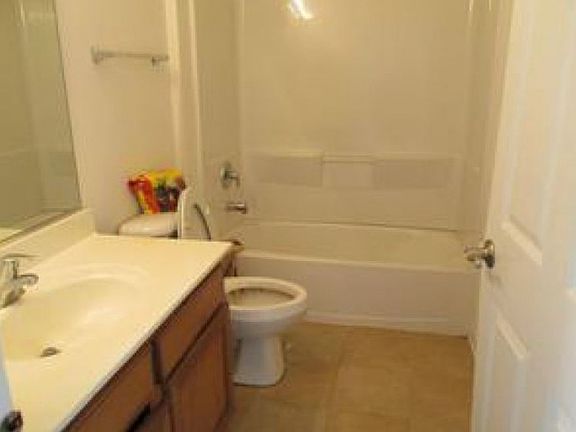3rd image of 1738 Dogwood Ln