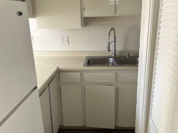 5th image of 3505 Tyson Pl NE APT B