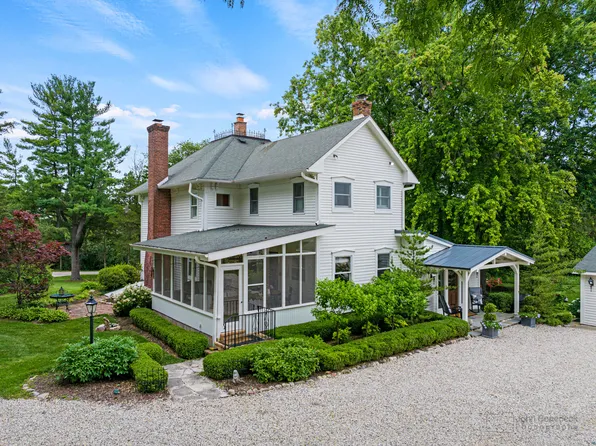 724 N Valley Hill Rd, Bull Valley, IL 60098