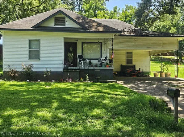 412 E Wahl St, Paris, AR 72855