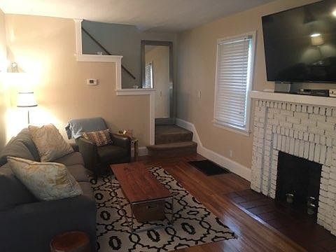 3rd image of 4041 Catherine Ave