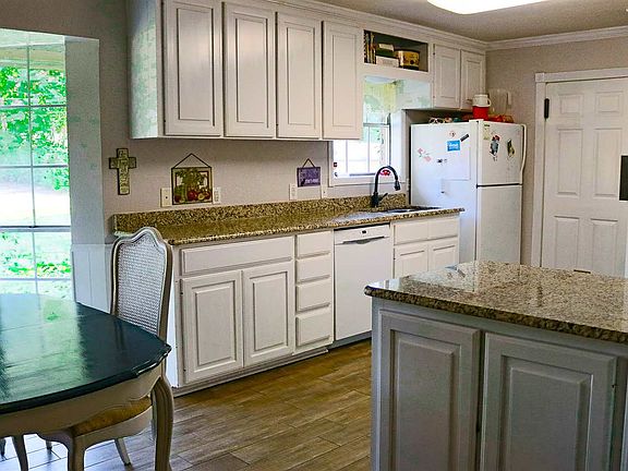 4th image of 323 E Robinwood Dr