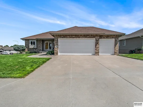 21916 Hilltop Ave, Gretna, NE 68028