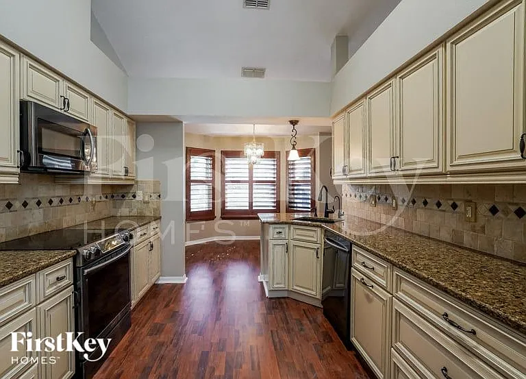 2258 Jessica Ln — Photo 5