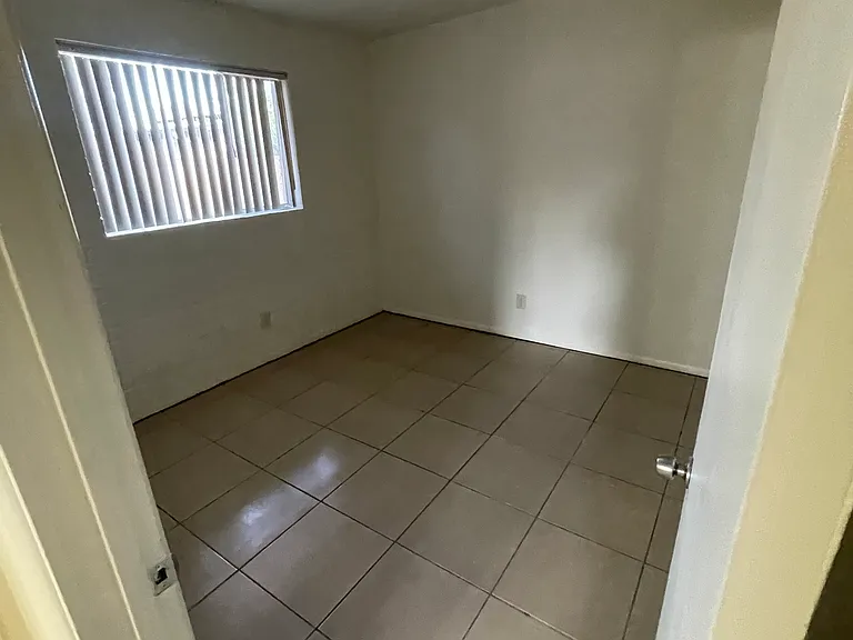 870 W Alameda St — Photo 10