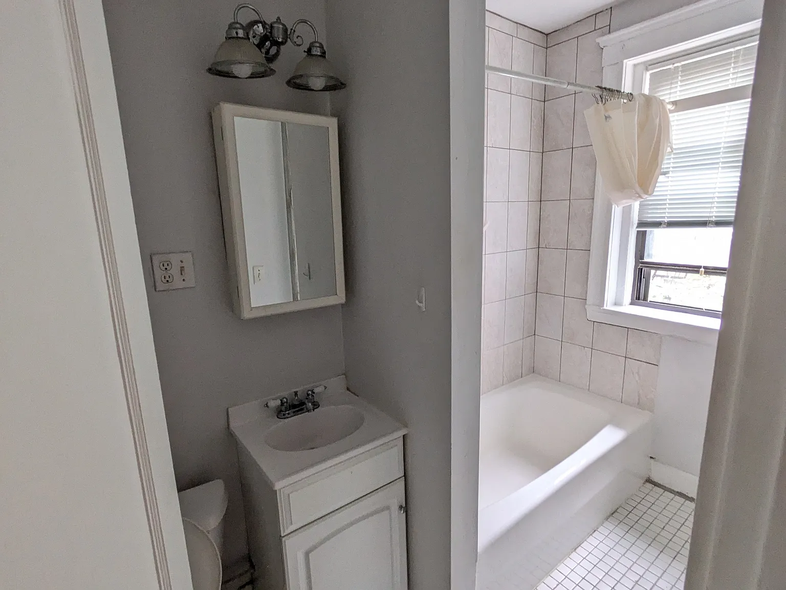 1 bed, 444 sqft, $2,400 — Photo 2