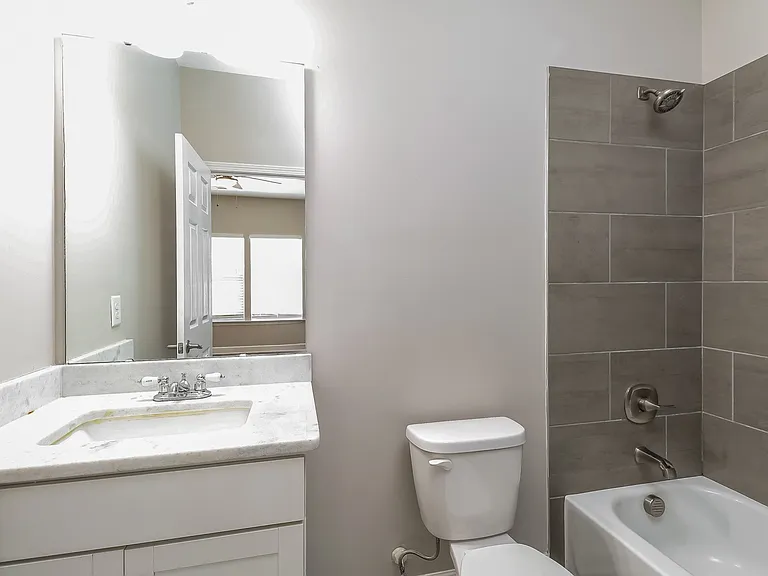 1020 N Oakwood St — Photo 11
