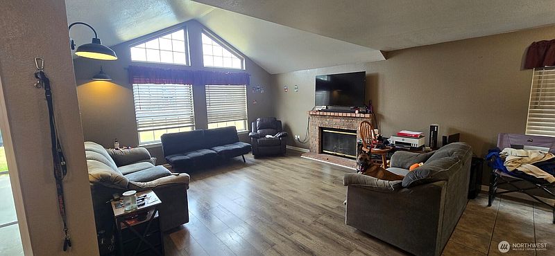 3rd image of 3715 Prairie Avenue