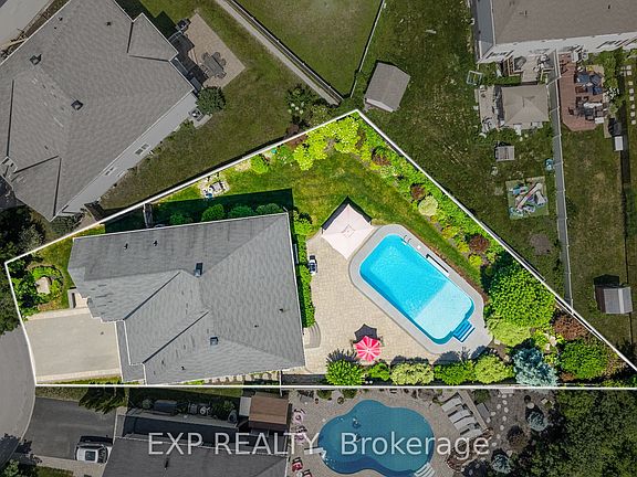 3rd image of 580 Pinawa Cir