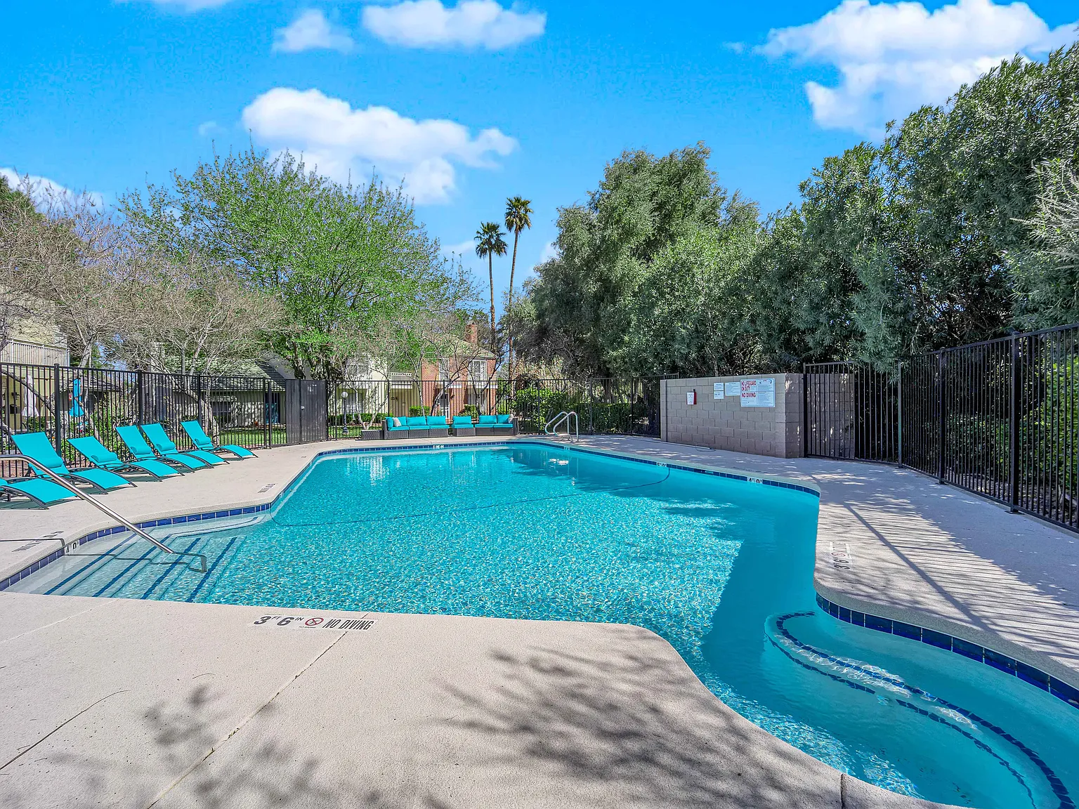 4 bed, 2208 sqft, $2,900 — Photo 3