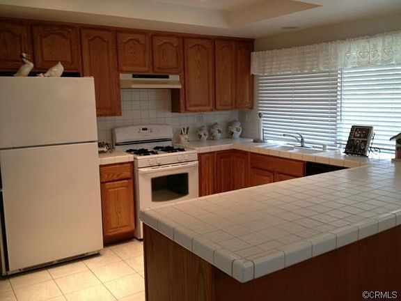 4th image of 1745 N Oakwood Ave