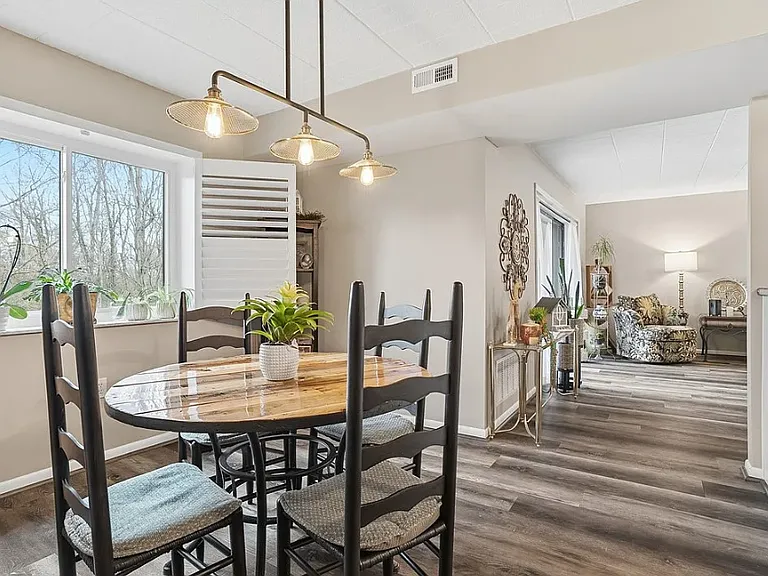 203 Piper Ln — Photo 4