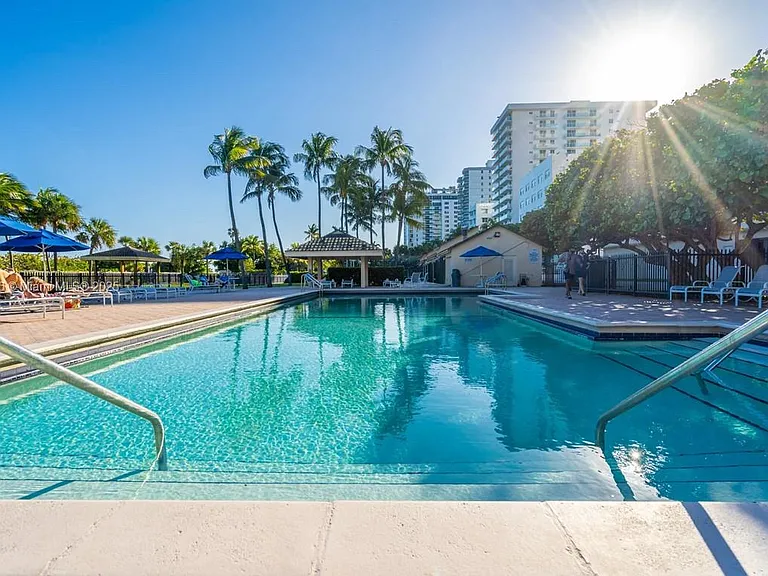 2555 Collins Ave #2200 — Photo 34