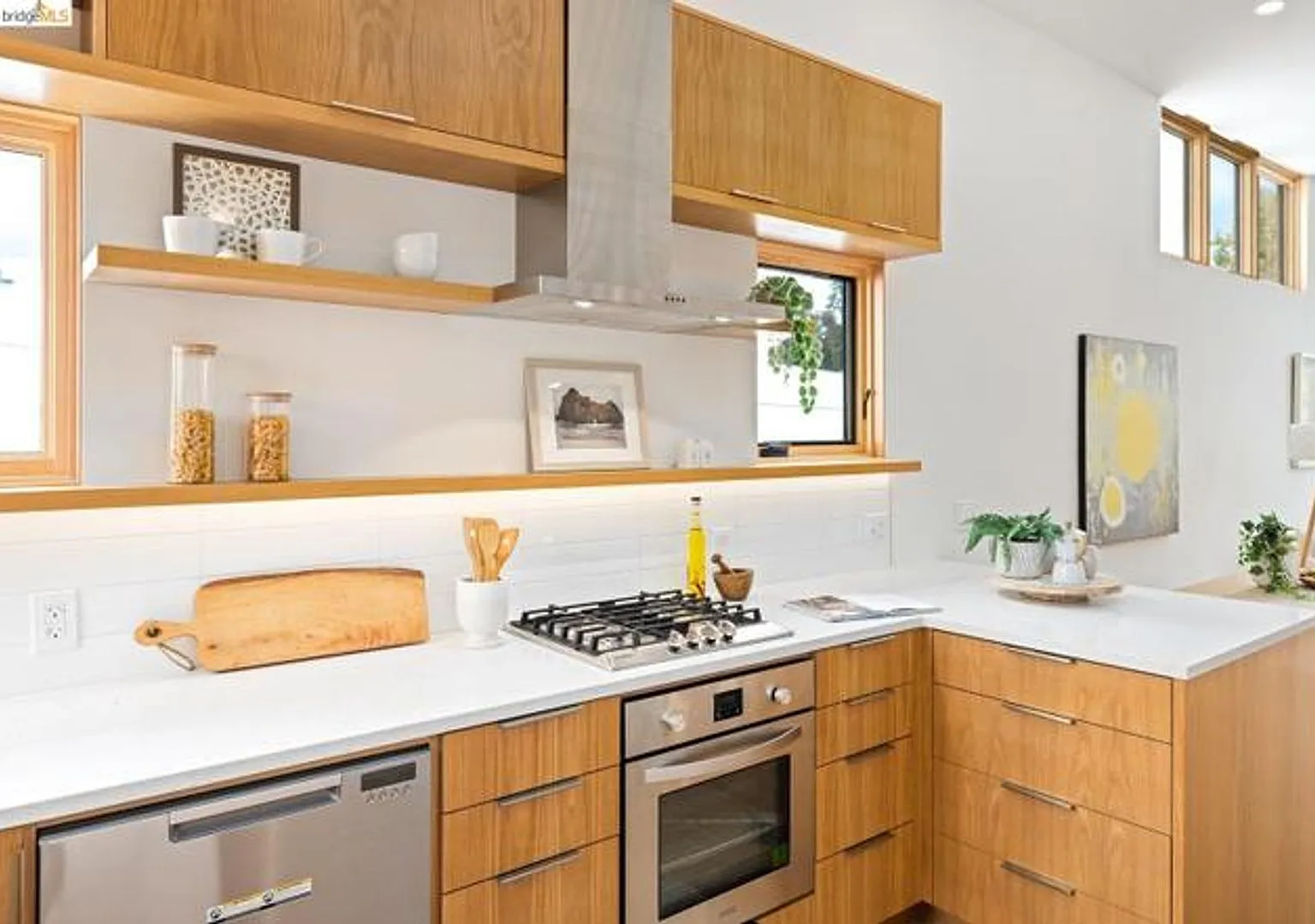 Modern Berkeley Living, Steps from 4th Street — Photo 3