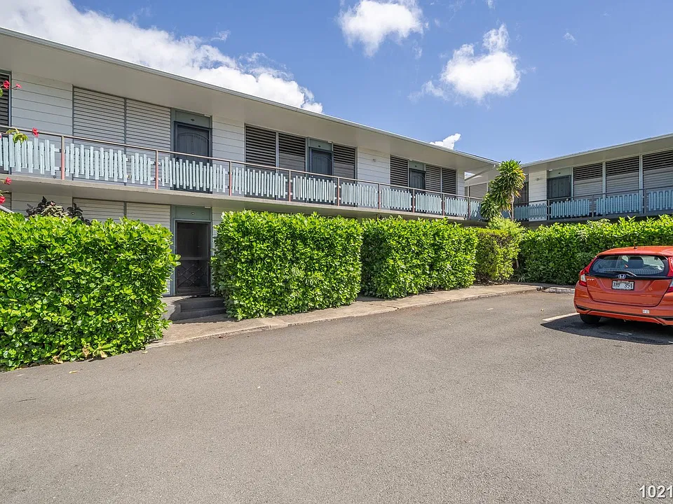 3810 Leahi Ave #102