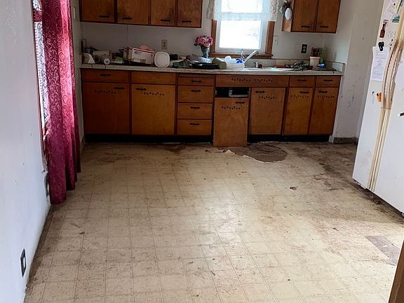 2nd image of 200 Muscatine St