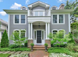 1092 Cherry St, Winnetka, IL 60093