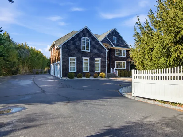 69 Old Depot Rd, Quogue, NY 11959