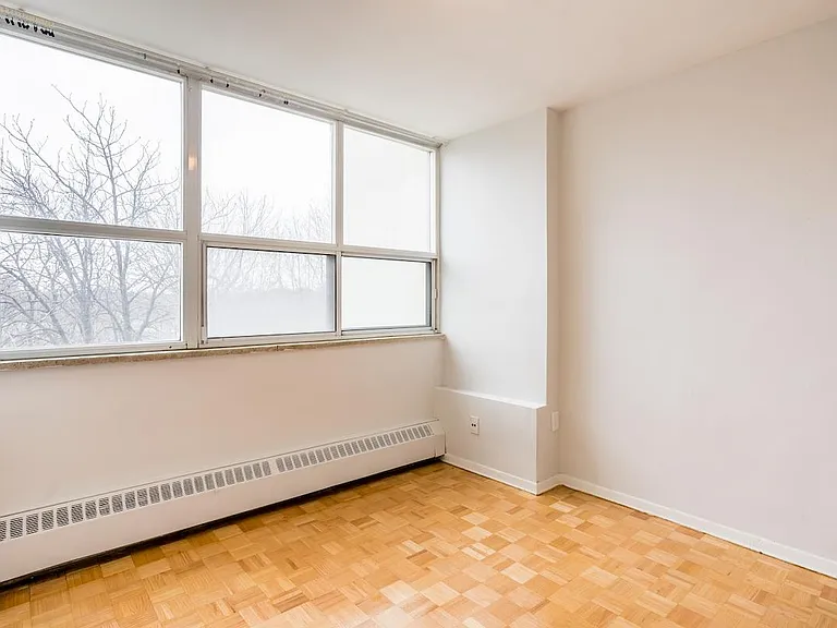 33 Eastmount Ave — Photo 9
