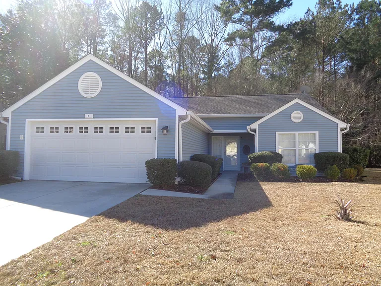 6 Coburn Ln — Photo 2