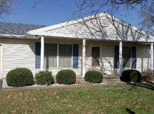 1108 Cedar Ln, Marshall, IL 62441