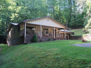 180 Whipporwill Rdg, Whittier, NC 28789