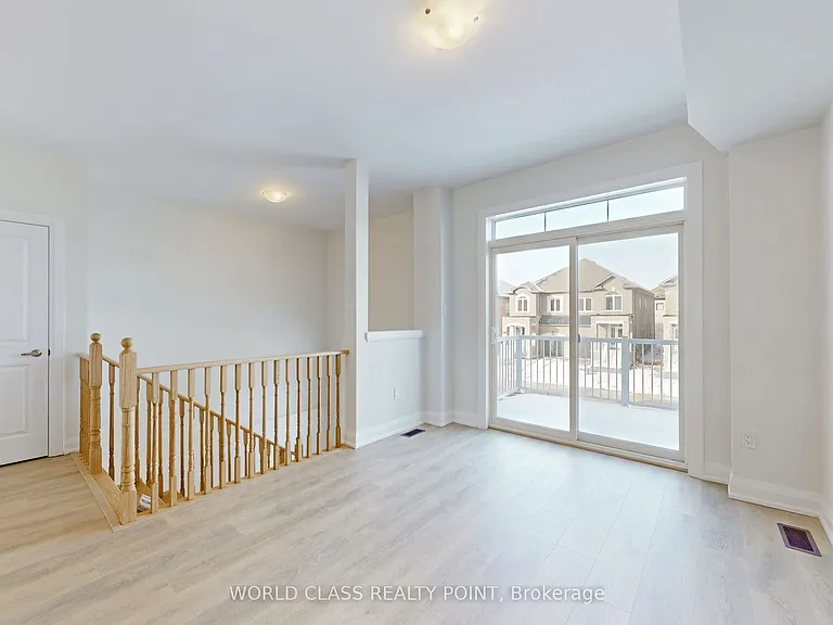 133 Seguin St — Photo 2